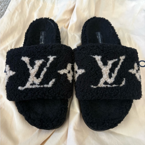 Louis Vuitton Black and Cream Logo Slides - Picture 2 of 3